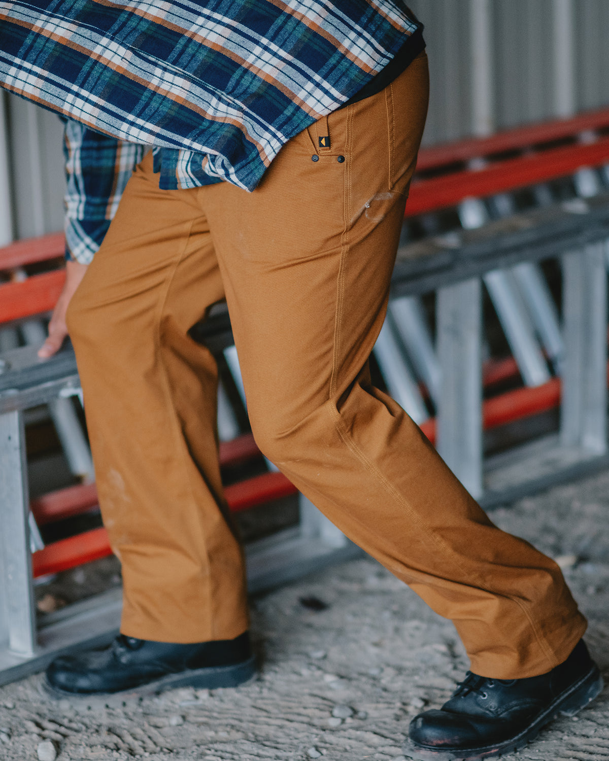 Calça Brush - Usando Escada